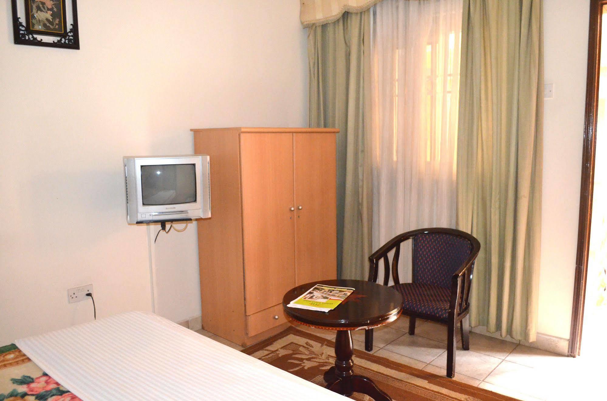 Victoria Travel Hotel Kampala Ngoại thất bức ảnh