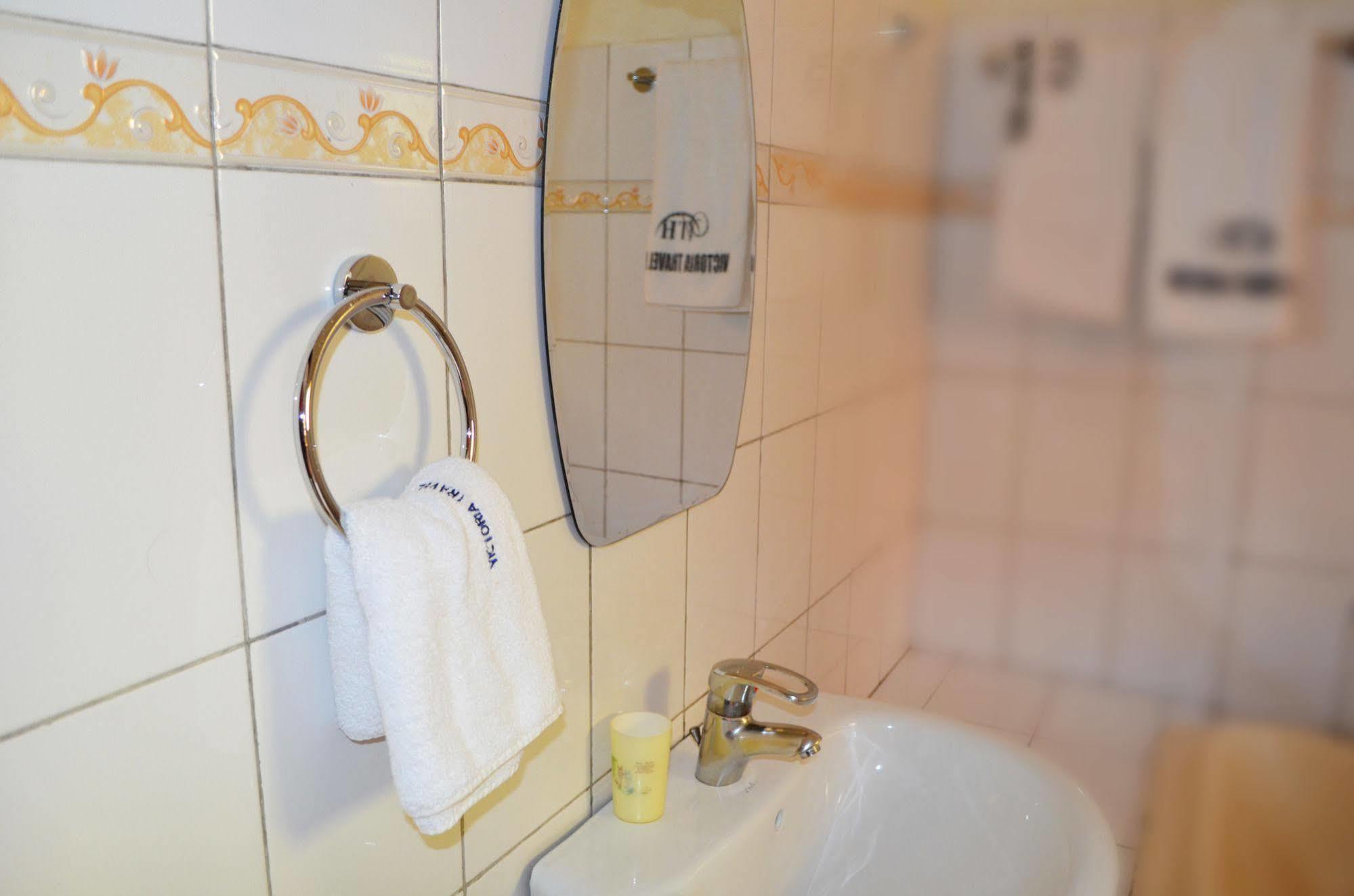 Victoria Travel Hotel Kampala Ngoại thất bức ảnh