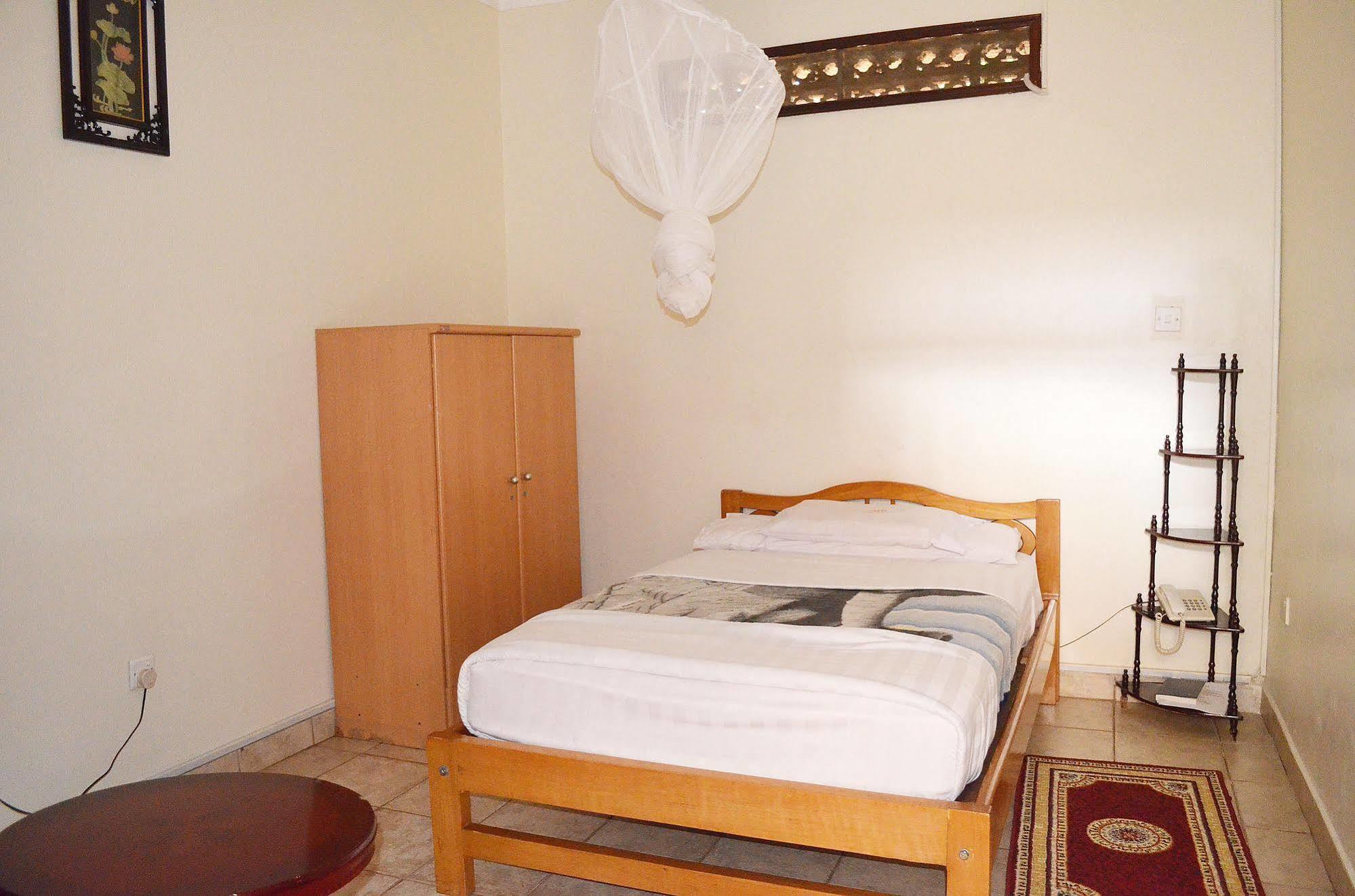 Victoria Travel Hotel Kampala Ngoại thất bức ảnh