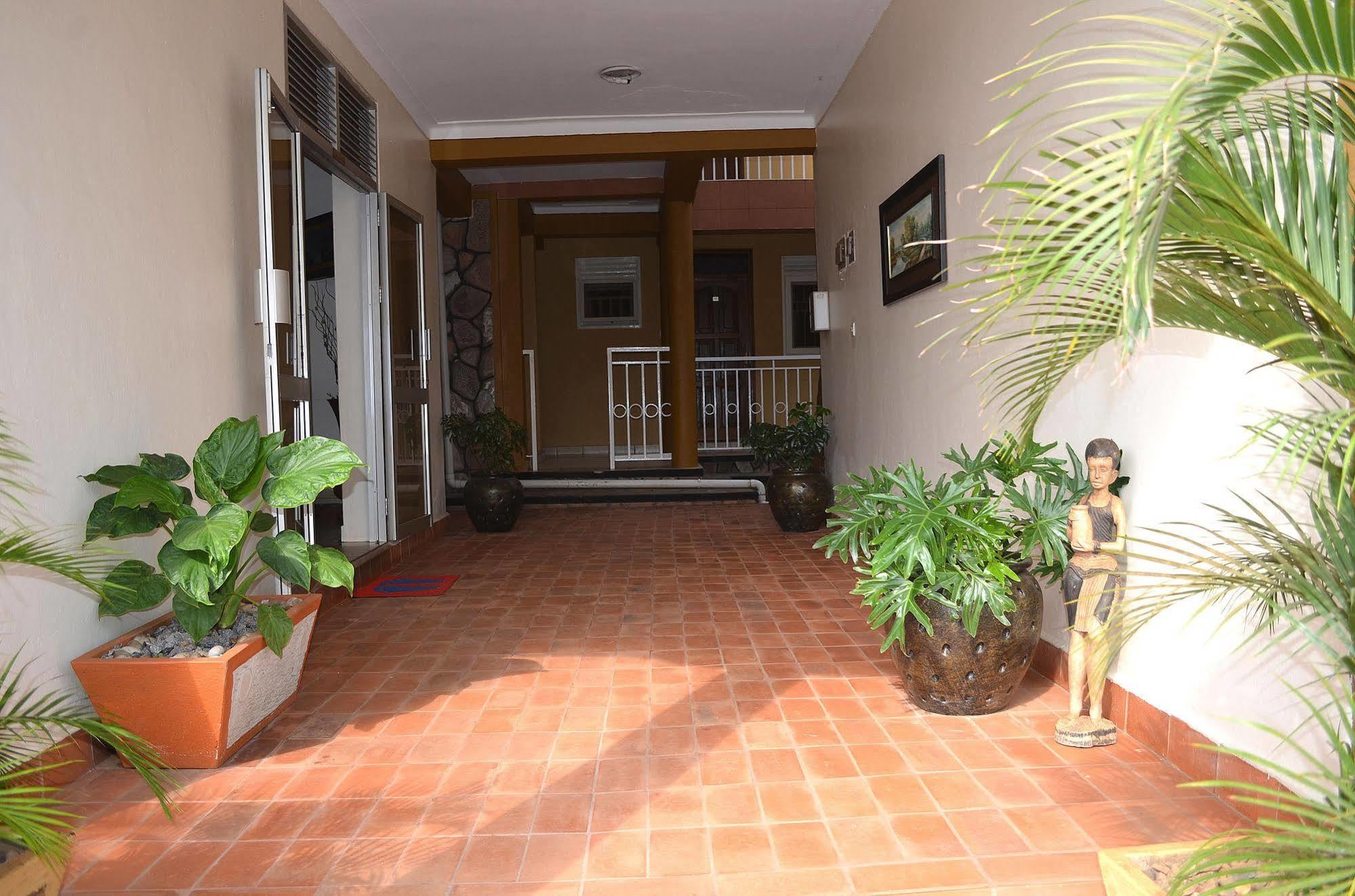 Victoria Travel Hotel Kampala Ngoại thất bức ảnh