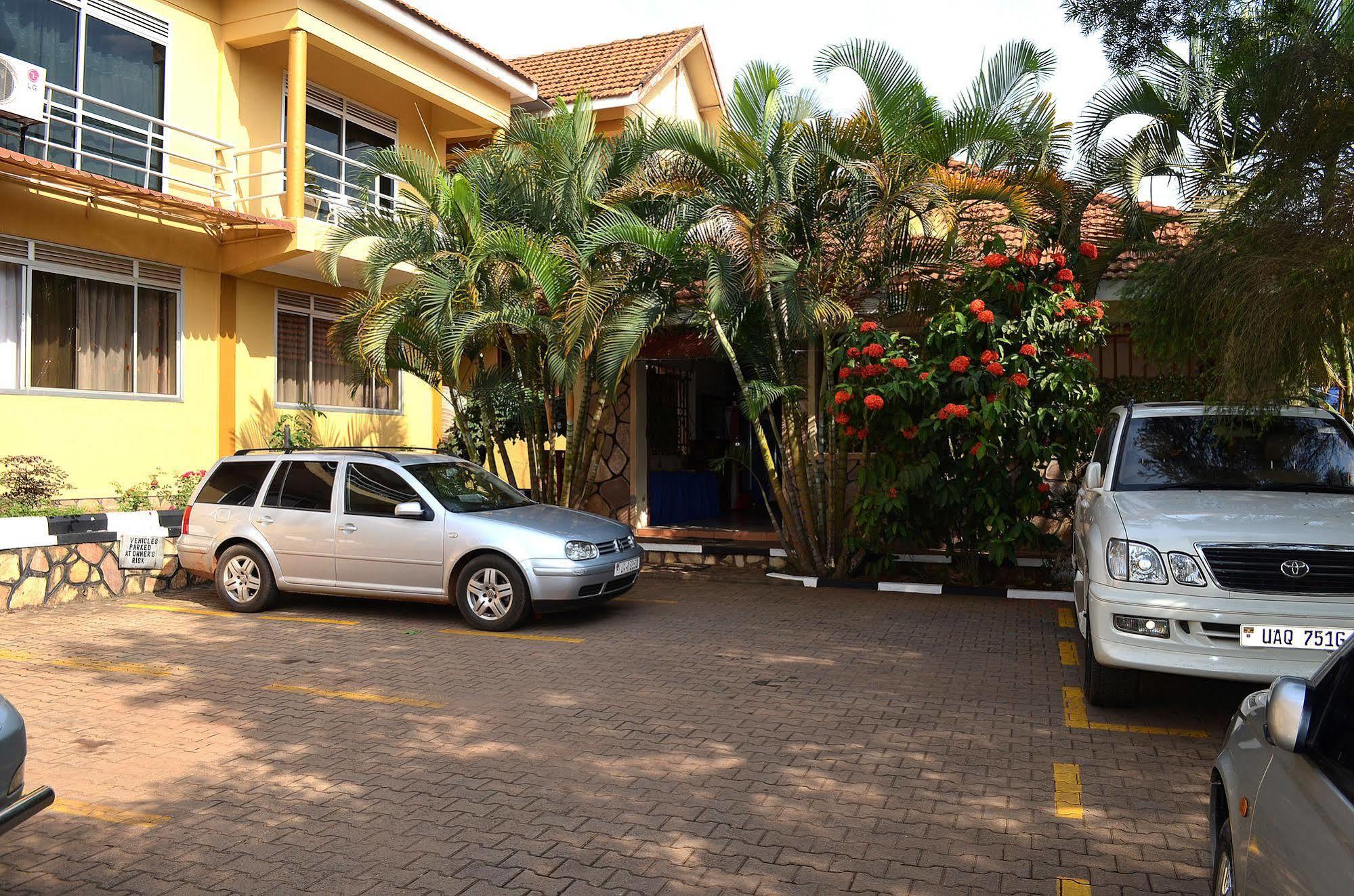 Victoria Travel Hotel Kampala Ngoại thất bức ảnh